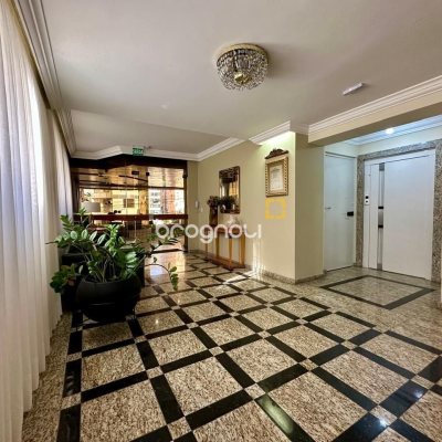 Cobertura com 483m², 4 quartos (sendo 2 suítes), 2 garagens, no bairro Centro em Florianópolis
