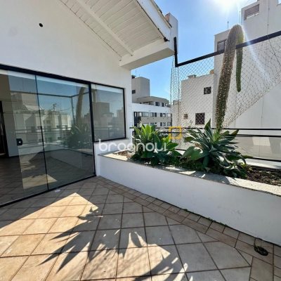 Cobertura com 483m², 4 quartos (sendo 2 suítes), 2 garagens, no bairro Centro em Florianópolis