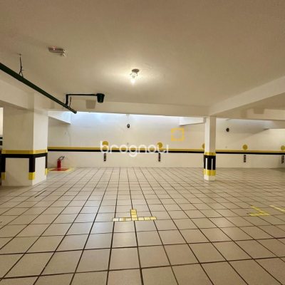Cobertura com 483m², 4 quartos (sendo 2 suítes), 2 garagens, no bairro Centro em Florianópolis
