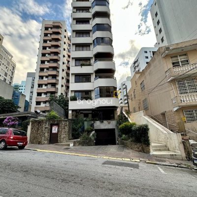 Cobertura com 483m², 4 quartos (sendo 2 suítes), 2 garagens, no bairro Centro em Florianópolis