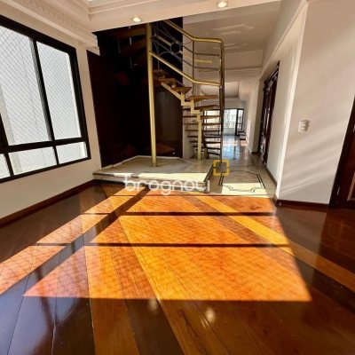 Cobertura com 483m², 4 quartos (sendo 2 suítes), 2 garagens, no bairro Centro em Florianópolis