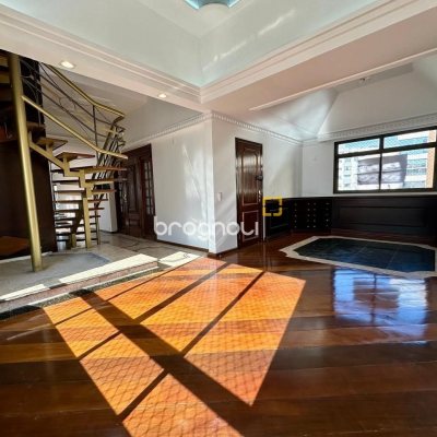 Cobertura com 483m², 4 quartos (sendo 2 suítes), 2 garagens, no bairro Centro em Florianópolis
