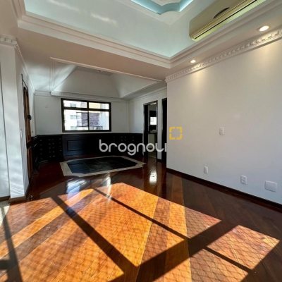 Cobertura com 483m², 4 quartos (sendo 2 suítes), 2 garagens, no bairro Centro em Florianópolis