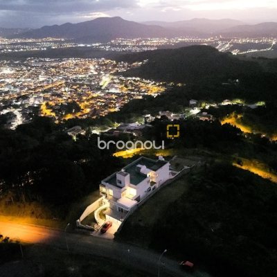 Casa de Condomínio com 1100m², 5 quartos (sendo 5 suítes), 3 garagens, no bairro Roçado em São José