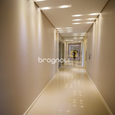 Casa de Condomínio com 1100m², 5 quartos (sendo 5 suítes), 3 garagens, no bairro Roçado em São José