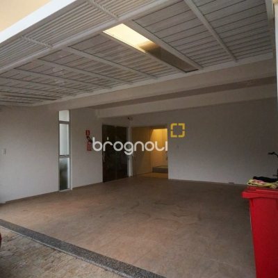 Casa de Condomínio com 1100m², 5 quartos (sendo 5 suítes), 3 garagens, no bairro Roçado em São José
