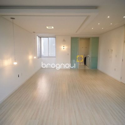 Casa de Condomínio com 1100m², 5 quartos (sendo 5 suítes), 3 garagens, no bairro Roçado em São José