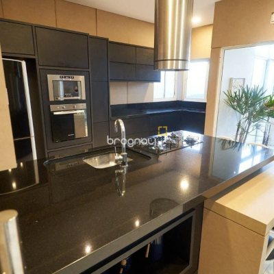 Casa de Condomínio com 1100m², 5 quartos (sendo 5 suítes), 3 garagens, no bairro Roçado em São José