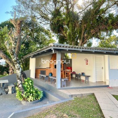 Prédio com 550m², 5 garagens, no bairro Ponta das Canas em Florianópolis