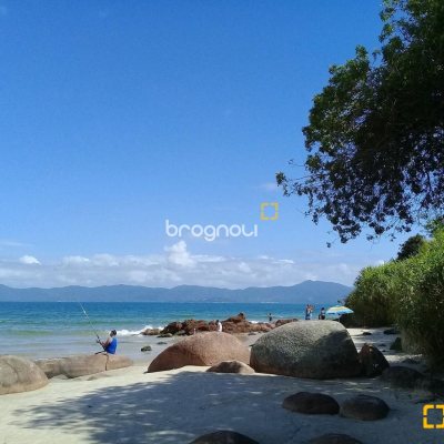 Prédio com 550m², 5 garagens, no bairro Ponta das Canas em Florianópolis
