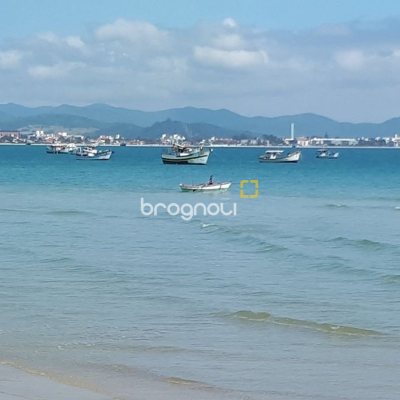 Prédio com 550m², 5 garagens, no bairro Ponta das Canas em Florianópolis