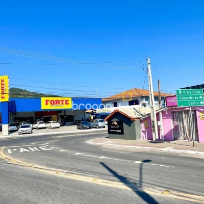 Prédio com 550m², 5 garagens, no bairro Ponta das Canas em Florianópolis
