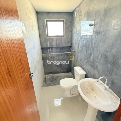 Casa com 84m², 2 quartos (sendo 2 suítes), 2 garagens, no bairro Bela Vista em Palhoça