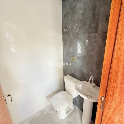 Casa com 84m², 2 quartos (sendo 2 suítes), 2 garagens, no bairro Bela Vista em Palhoça