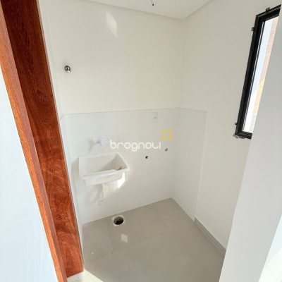 Casa com 84m², 2 quartos (sendo 2 suítes), 2 garagens, no bairro Bela Vista em Palhoça