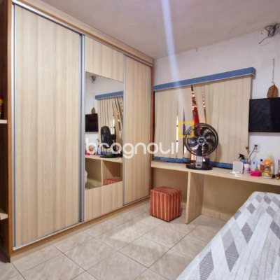 Casa com 100m², 3 quartos (sendo 1 suíte), 2 garagens, no bairro Rio Vermelho em Florianópolis