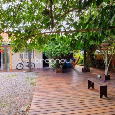 Casa com 100m², 3 quartos (sendo 1 suíte), 2 garagens, no bairro Rio Vermelho em Florianópolis