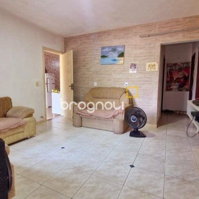 Casa com 100m², 3 quartos (sendo 1 suíte), 2 garagens, no bairro Rio Vermelho em Florianópolis