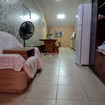 Casa com 100m², 3 quartos (sendo 1 suíte), 2 garagens, no bairro Rio Vermelho em Florianópolis