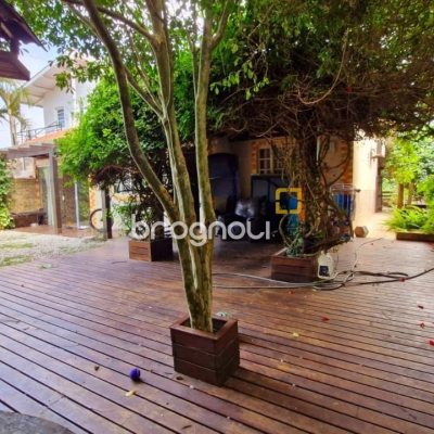 Casa com 100m², 3 quartos (sendo 1 suíte), 2 garagens, no bairro Rio Vermelho em Florianópolis
