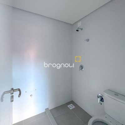Apartamento com 66m², 2 quartos (sendo 1 suíte), 1 garagem, no bairro Cacupé em Florianópolis