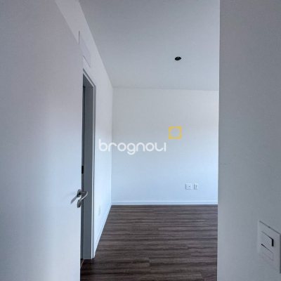 Apartamento com 66m², 2 quartos (sendo 1 suíte), 1 garagem, no bairro Cacupé em Florianópolis