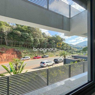 Apartamento com 71m², 2 quartos (sendo 1 suíte), 1 garagem, no bairro Cacupé em Florianópolis