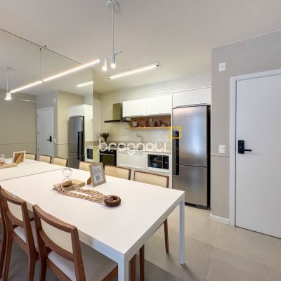 Apartamento com 71m², 2 quartos (sendo 1 suíte), 1 garagem, no bairro Cacupé em Florianópolis