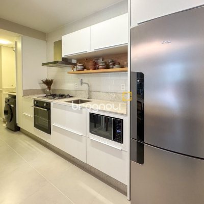 Apartamento com 71m², 2 quartos (sendo 1 suíte), 1 garagem, no bairro Cacupé em Florianópolis