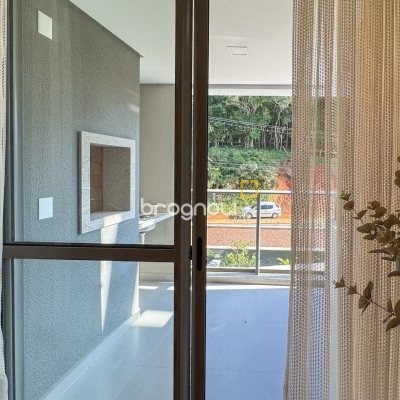 Apartamento com 71m², 2 quartos (sendo 1 suíte), 1 garagem, no bairro Cacupé em Florianópolis