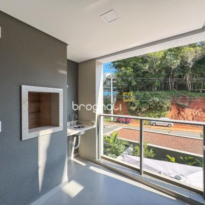 Apartamento com 71m², 2 quartos (sendo 1 suíte), 1 garagem, no bairro Cacupé em Florianópolis