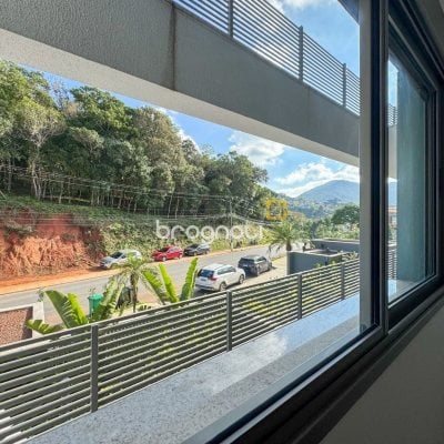 Apartamento com 71m², 2 quartos (sendo 1 suíte), 1 garagem, no bairro Cacupé em Florianópolis