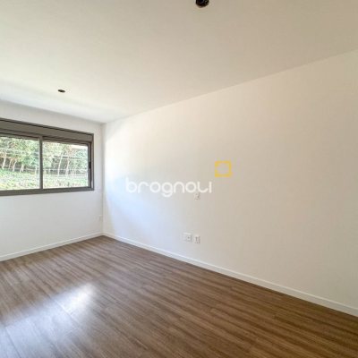 Apartamento com 71m², 2 quartos (sendo 1 suíte), 1 garagem, no bairro Cacupé em Florianópolis