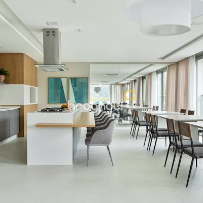 Apartamento com 71m², 2 quartos (sendo 1 suíte), 1 garagem, no bairro Cacupé em Florianópolis
