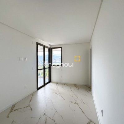 Apartamento com 125m², 3 quartos (sendo 3 suítes), 2 garagens, no bairro Cacupé em Florianópolis