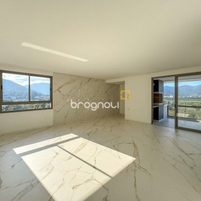 Apartamento com 125m², 3 quartos (sendo 3 suítes), 2 garagens, no bairro Cacupé em Florianópolis
