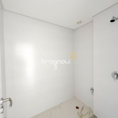 Apartamento com 125m², 3 quartos (sendo 3 suítes), 2 garagens, no bairro Cacupé em Florianópolis