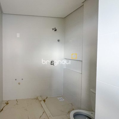 Apartamento com 125m², 3 quartos (sendo 3 suítes), 2 garagens, no bairro Cacupé em Florianópolis