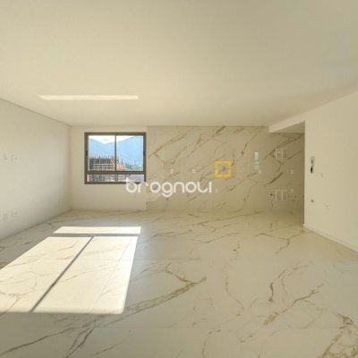 Apartamento com 125m², 3 quartos (sendo 3 suítes), 2 garagens, no bairro Cacupé em Florianópolis
