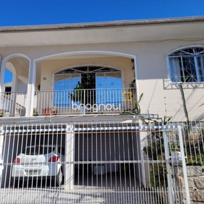 Casa com 398m², 6 quartos (sendo 3 suítes), 4 garagens, no bairro Capoeiras em Florianópolis