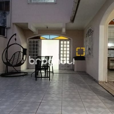 Casa com 398m², 6 quartos (sendo 3 suítes), 4 garagens, no bairro Capoeiras em Florianópolis