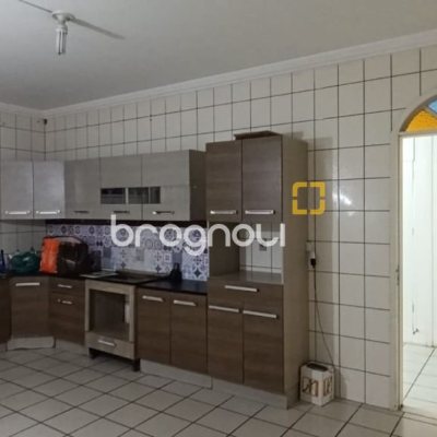 Casa com 398m², 6 quartos (sendo 3 suítes), 4 garagens, no bairro Capoeiras em Florianópolis