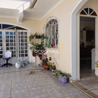 Casa com 398m², 6 quartos (sendo 3 suítes), 4 garagens, no bairro Capoeiras em Florianópolis