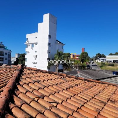 Casa com 398m², 6 quartos (sendo 3 suítes), 4 garagens, no bairro Capoeiras em Florianópolis