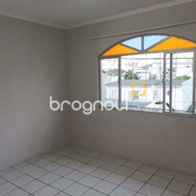 Casa com 398m², 6 quartos (sendo 3 suítes), 4 garagens, no bairro Capoeiras em Florianópolis