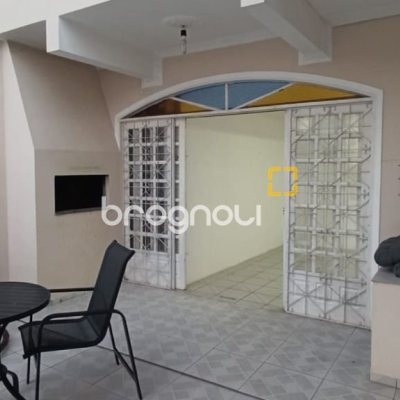 Casa com 398m², 6 quartos (sendo 3 suítes), 4 garagens, no bairro Capoeiras em Florianópolis