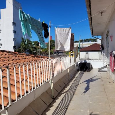 Casa com 398m², 6 quartos (sendo 3 suítes), 4 garagens, no bairro Capoeiras em Florianópolis