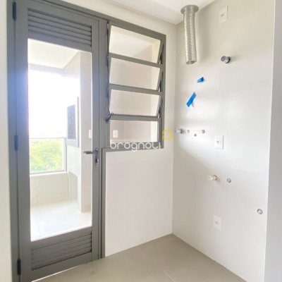 Apartamento com 90m², 2 quartos (sendo 1 suíte), 1 garagem, no bairro Ingleses em Florianópolis