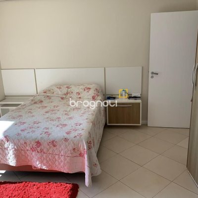 Casa com 247m², 3 quartos (sendo 1 suíte), 1 garagem, no bairro Barreiros em São José