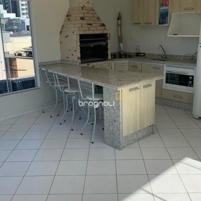 Casa com 247m², 3 quartos (sendo 1 suíte), 1 garagem, no bairro Barreiros em São José